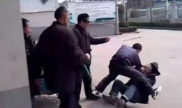 新闻爆料殴打老人视频,殴打老人事件引发社会关注